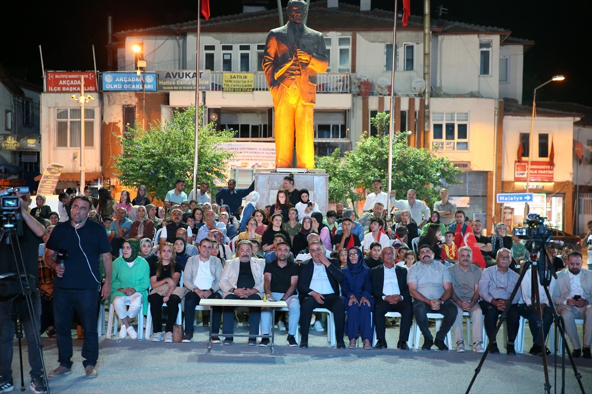 Paris 2024 Olimpiyat Oyunları'nda kadınlar 54 kiloda gümüş madalya alan milli boksör Hatice...