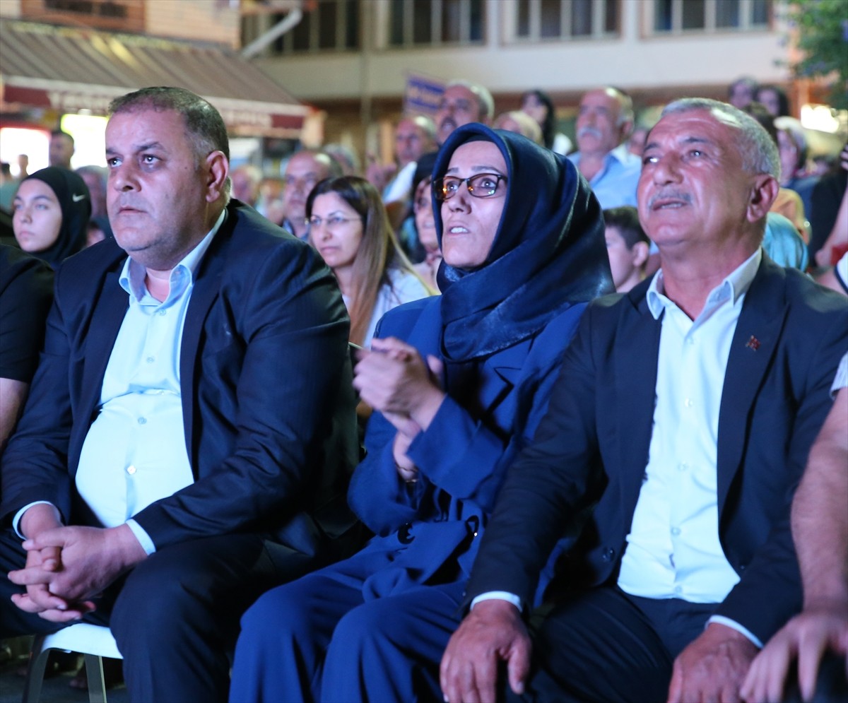 Paris 2024 Olimpiyat Oyunları'nda kadınlar 54 kiloda gümüş madalya alan milli boksör Hatice...