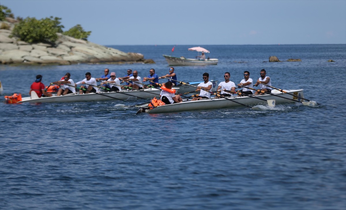 Rize'de, Türkiye Kürek Federasyonunca düzenlenen Sanmar Denizcilik Türkiye Deniz Küreği...