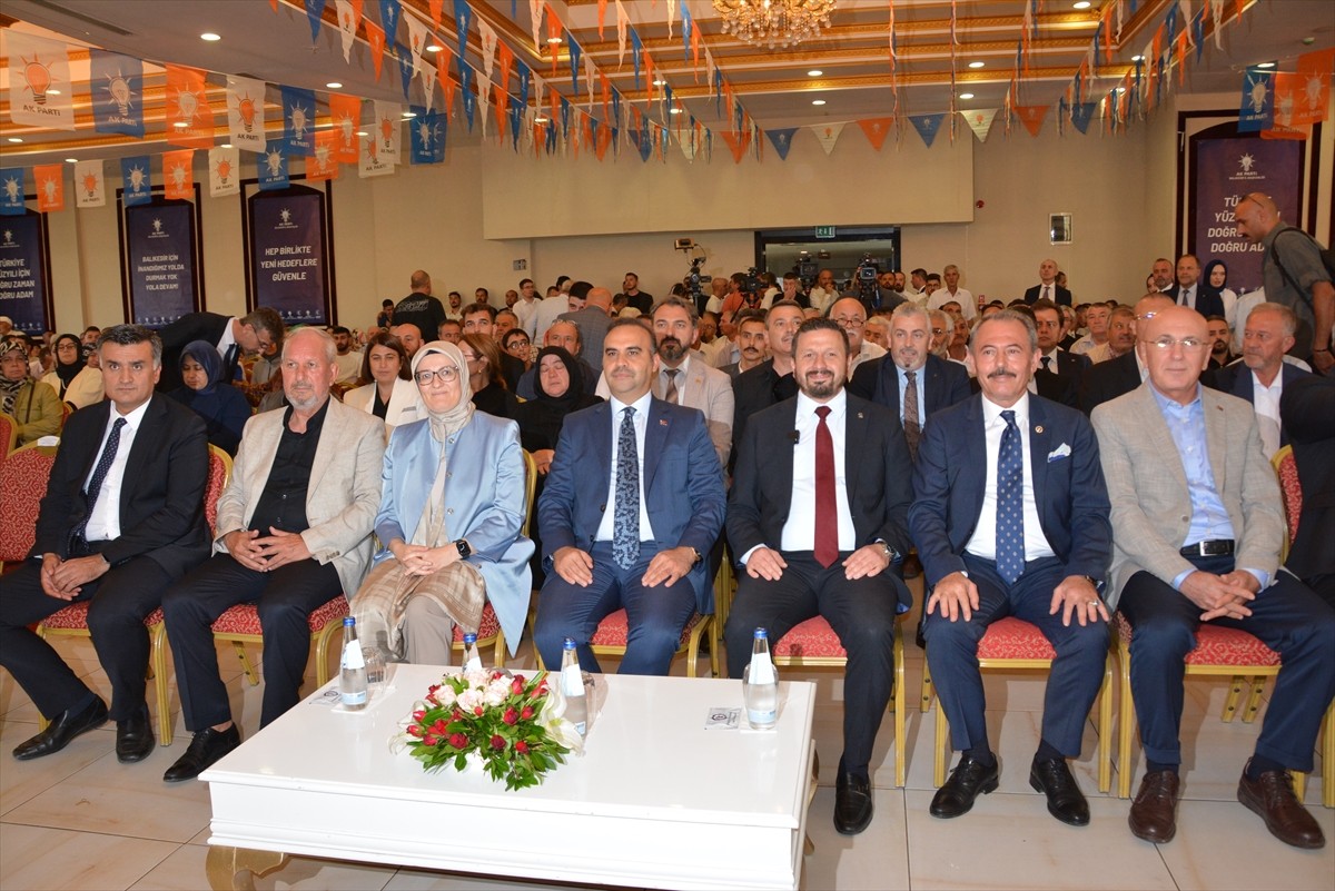 Sanayi ve Teknoloji Bakanı Mehmet Fatih Kacır, Balıkesir'de partisinin İl Danışma Meclisi...