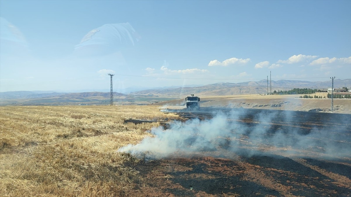 Siirt'te çıkan arazi yangını ekipler tarafından söndürüldü.