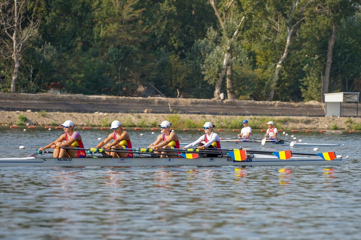 Edirne'de yarın başlayacak Avrupa 23 Yaş Altı Kürek Şampiyonası öncesi sporcular antrenman yaptı....