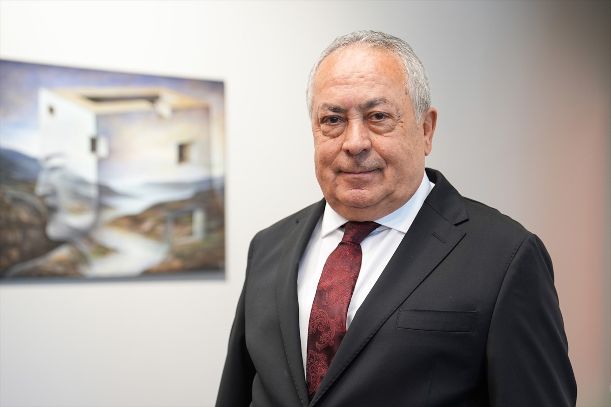 Eski yöneticilerden Adnan Sezgin, basın mensuplarına derbiyle ilgili açıklamalarda bulundu.