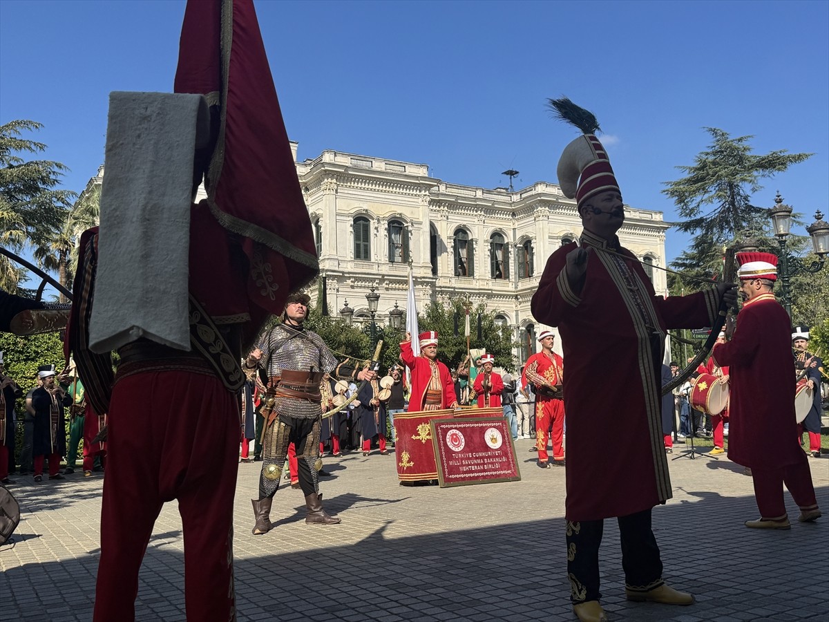 Milli Saraylar Başkanlığınca gelenek haline getirilen yaz dönemi mehteran gösterileri, Mehteran...