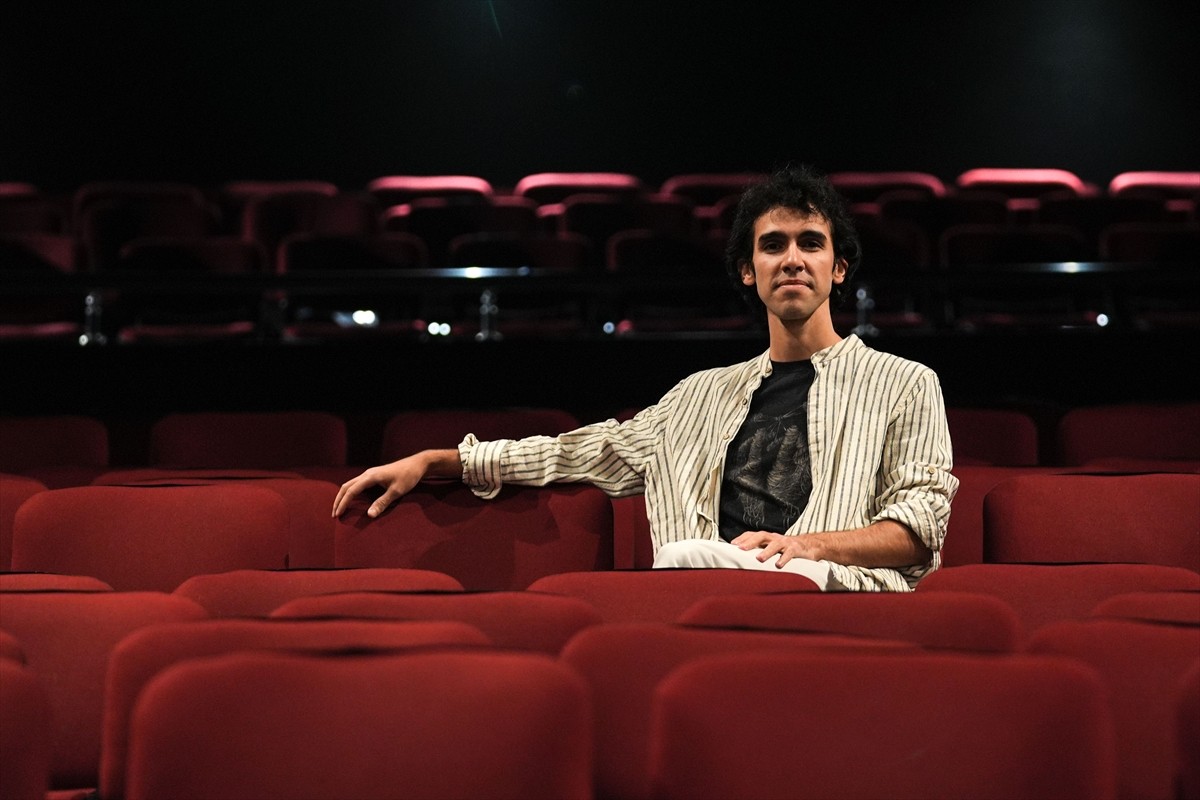 Çankaya Sahne'nin kurucusu, tiyatro sanatçısı Mehmet Atay ve oyuncu oğlu Çağrıl Atay, Alzheimer'ı...