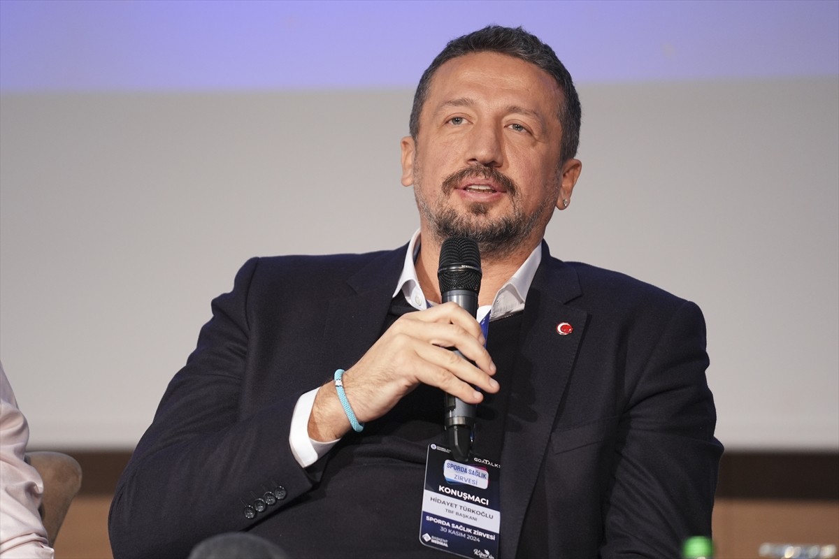 Sporda Sağlık Zirvesi, İstanbul Aydın Üniversitesi'nin ev sahipliğinde düzenlendi. Türkiye...