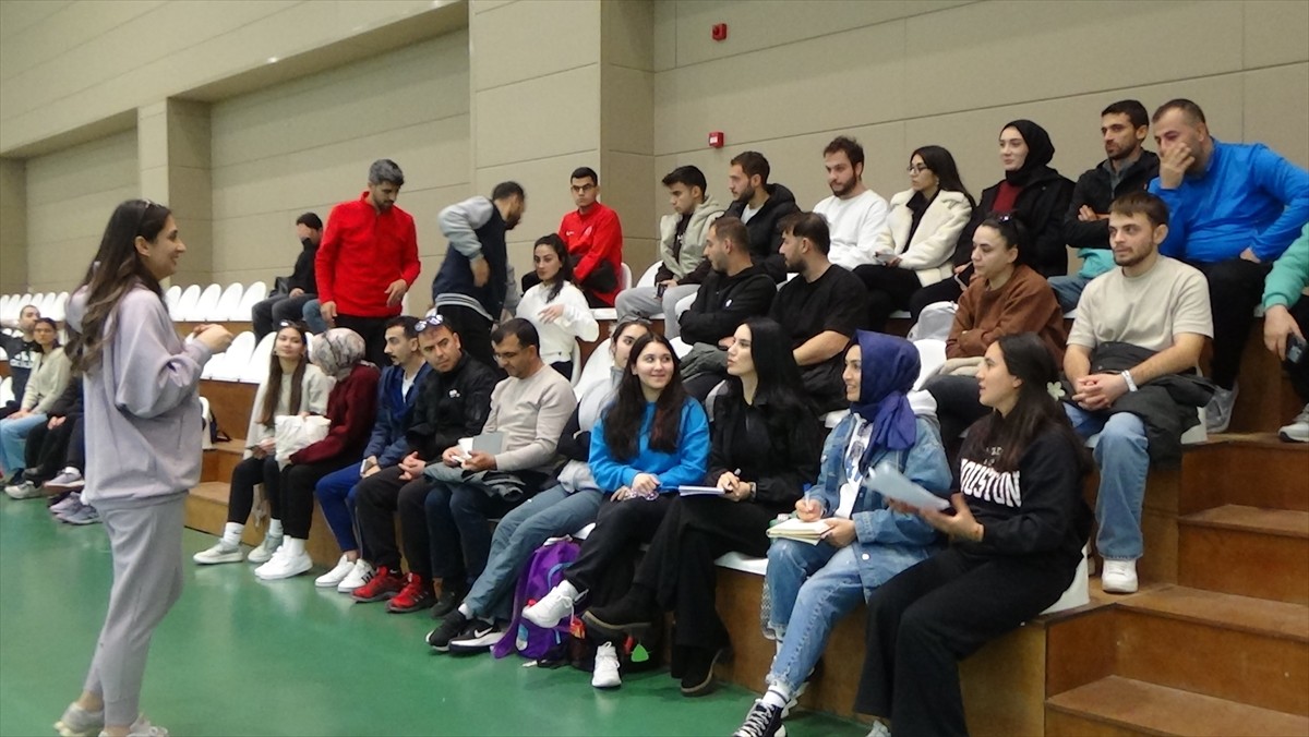 2024 Paris Olimpiyat Oyunları'nda gümüş madalya kazanan milli atıcılar Yusuf Dikeç ile Şevval...