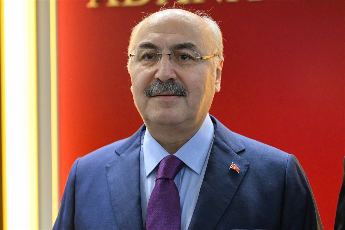 Adana Valisi Yavuz Selim Köşger (sol 2), Valilik Toplantı Salonu'ndaki Asayiş Toplantısı'nın...