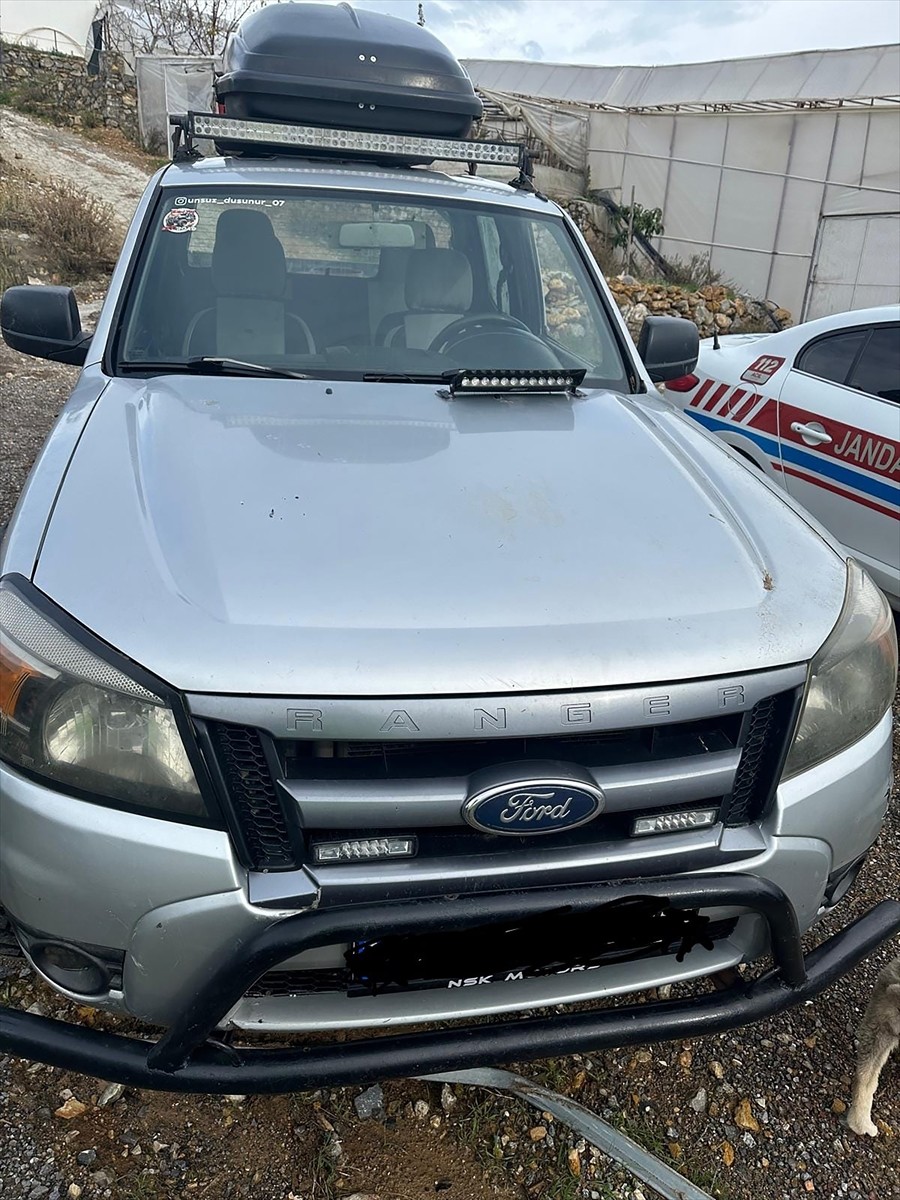 Antalya'nın Alanya ilçesinde çakar tertibatı bulunan pikabın sürücüsüne 96 bin lira ceza...