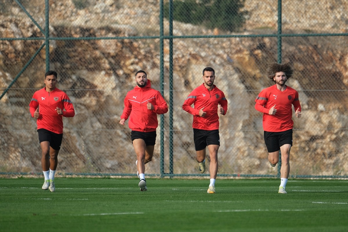 Atakaş Hatayspor, Trendyol Süper Lig'in 16. haftasında Mersin'de Göztepe ile yapacağı maçın...