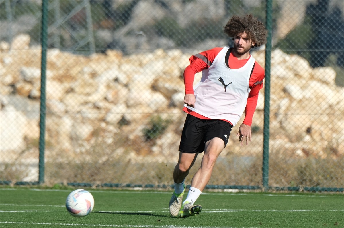 Atakaş Hatayspor, Trendyol Süper Lig'in 16. haftasında Mersin'de Göztepe ile yapacağı maçın...