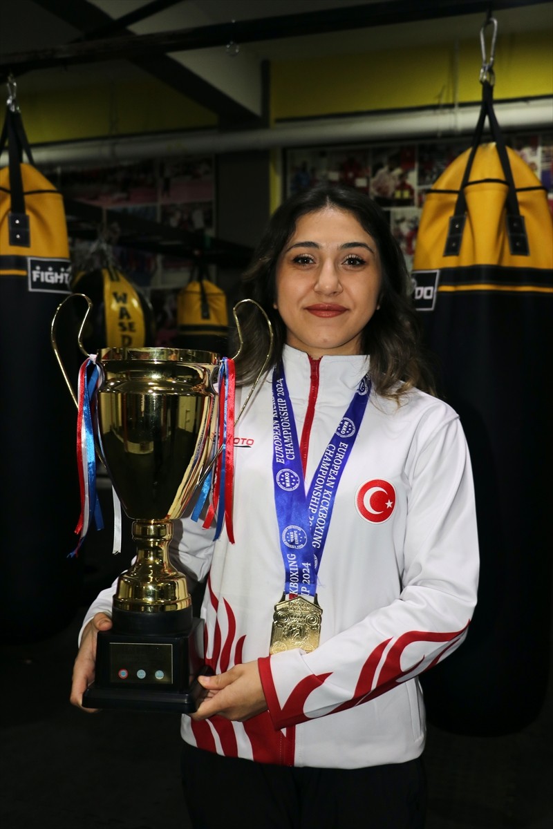 Avrupa şampiyonu milli kick boksçu Asuman Çığlıoğlu'nun 2025 yılında Dünya Şampiyonası'ndaki...