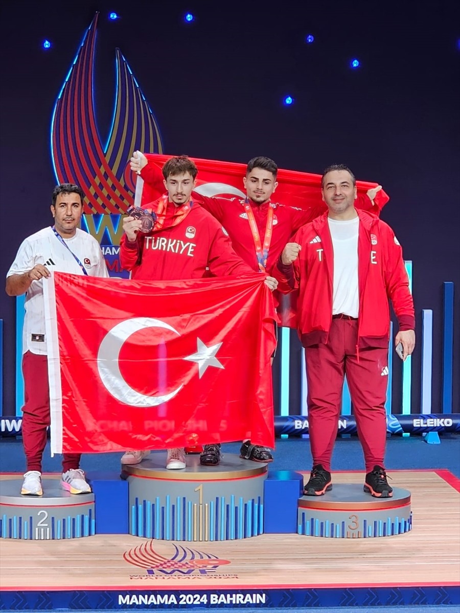 Bahreyn'de devam eden Dünya Halter Şampiyonası'nda milli sporcular, 3 bronz madalya elde etti....