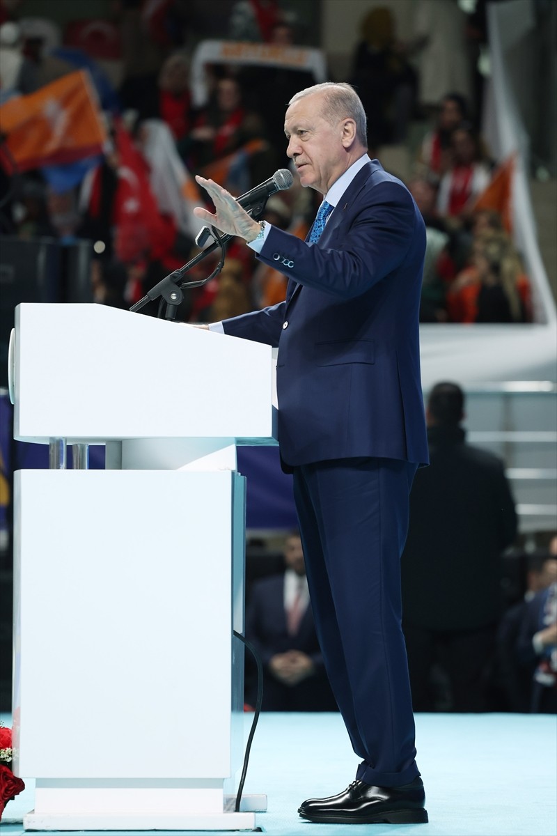 Cumhurbaşkanı ve AK Parti Genel Başkanı Recep Tayyip Erdoğan, Artuklu Spor Salonu'nda düzenlenen...