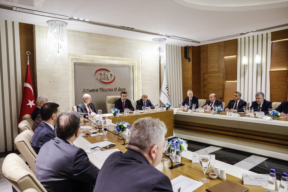 Cumhurbaşkanı Yardımcısı Cevdet Yılmaz, Ankara Ticaret Odası (ATO) Başkanı Gürsel Baran, Yönetim...