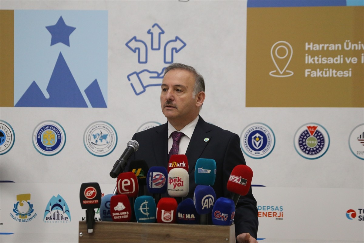 Cumhurbaşkanlığı İnsan Kaynakları Ofisi koordinasyonunda yapılacak olan Güneydoğu Kariyer Fuarı...