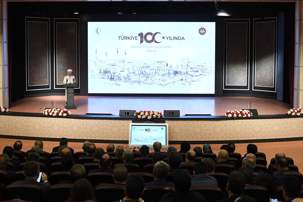 Diyanet İşleri Başkanı Ali Erbaş, Başkanlığın bir asırlık hikayesinin anlatıldığı "Türkiye...