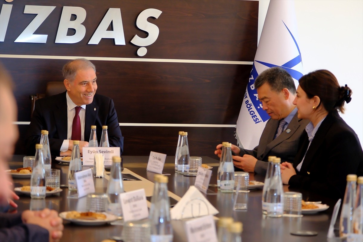 Dünyanın en büyük kompresör üreticilerinden Çin merkezli Kaishan Group'un yöneticileri, İzmir...