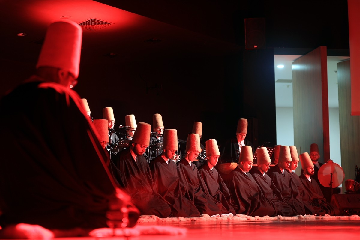 Edirne'de, Mevlana'nın 751. vuslat yıl dönümü kapsamında Mevlevi Sema Mukabelesi gerçekleşti....