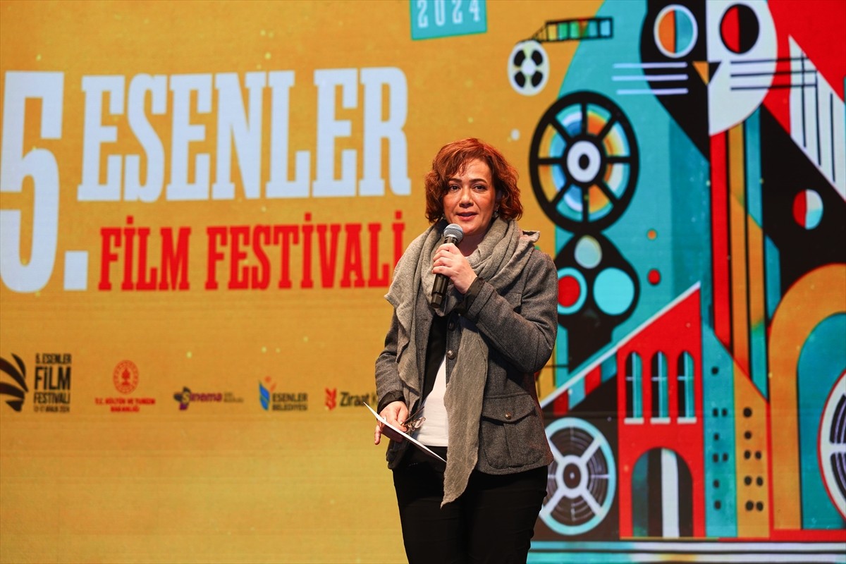Esenler Belediyesi ev sahipliğinde düzenlenen "5. Esenler Film Festivali" sona erdi. Kültür ve...