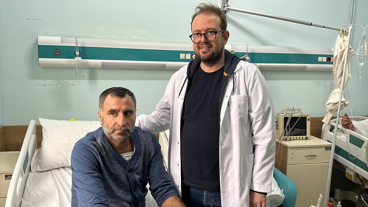 Hatay'da göğüs ve sırt ağrısı nedeniyle hastaneye başvuran ve tetkiklerde aortu yırtıldığı...