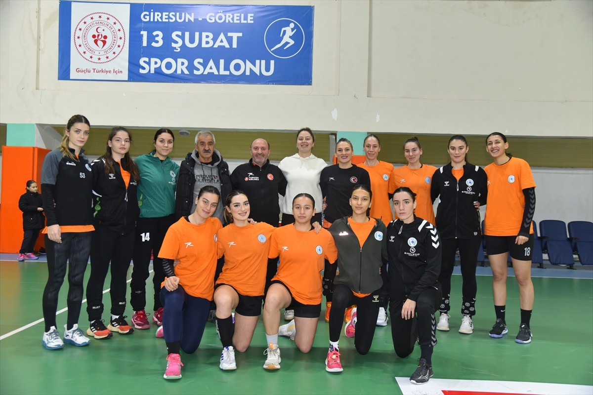 Hentbol Kadınlar Süper Lig ekiplerinden Görele Belediyespor'da başantrenörlük görevine Seyfettin...