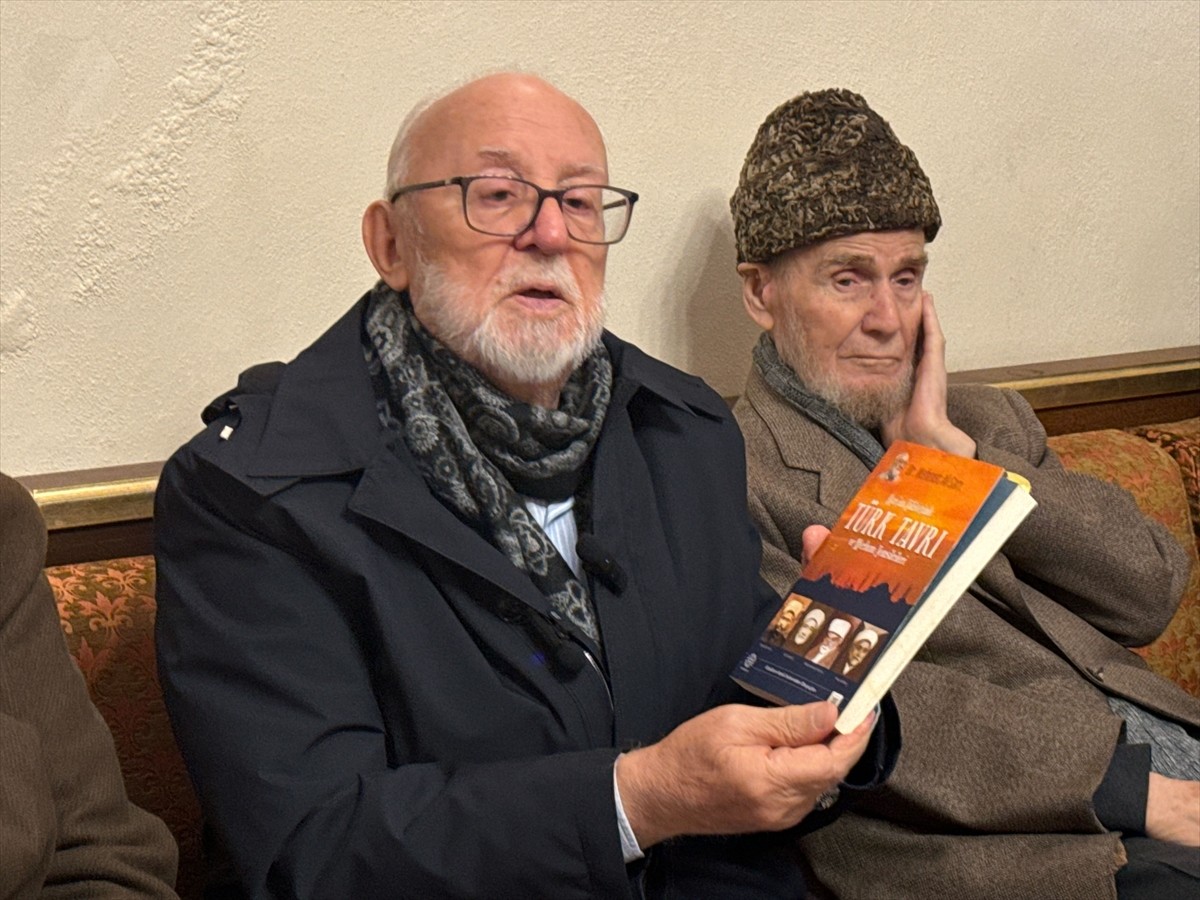 İlahiyatçı, yazar ve hafız Dr. Mehmet Ali Sarı (fotoğrafta), Cerrahpaşa'daki Hekimoğlu Ali Paşa...