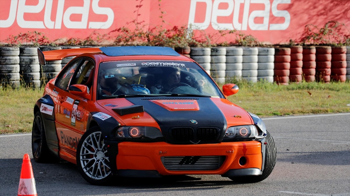 İstanbul'da yaşayan 30 yaşındaki Özge Kılcı Bağ, 5 yıl önce başladığı drift sporunda podyuma çıkan...