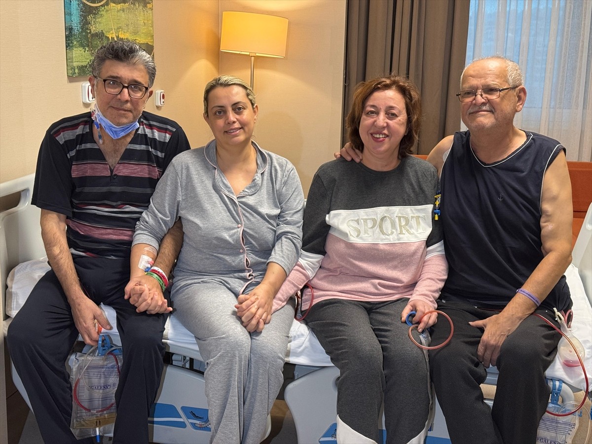 İzmir'de, kan grubu uyuşmazlığı nedeniyle aile üyelerinden organ alamayan iki böbrek hastası...