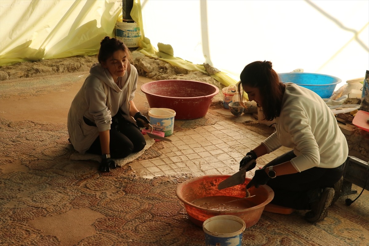 Kastamonu'nun Taşköprü ilçesinde bulunan Pompeiopolis Antik Kenti'ndeki kazılarda Roma villasından...