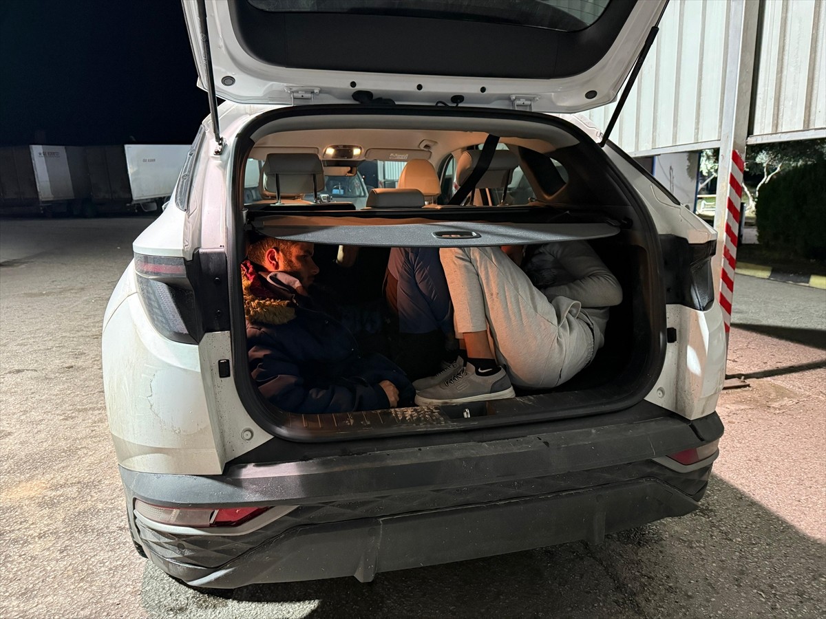 Osmaniye'de yurda yasa dışı yollarla giren 12 düzensiz göçmen yakalandı, insan kaçakçılığı...