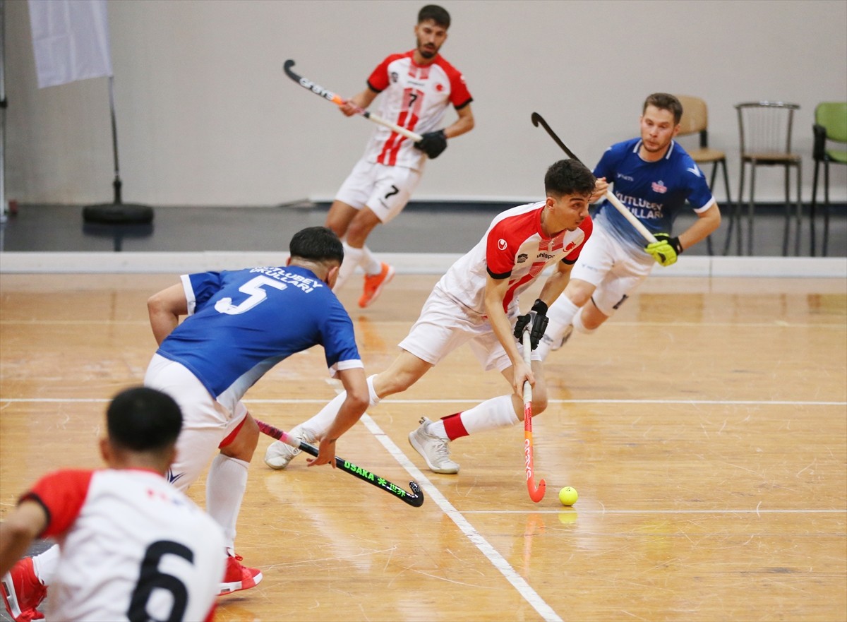 Salon Hokeyi Erkekler Süper Ligi'nde 2024-2025 sezonu maçları Antalya'nın Alanya ilçesinde...