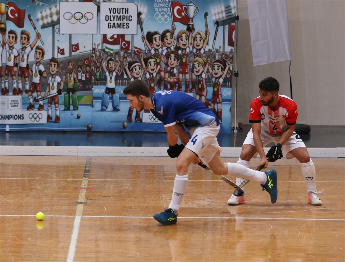 Salon Hokeyi Erkekler Süper Ligi'nde 2024-2025 sezonu maçları Antalya'nın Alanya ilçesinde...