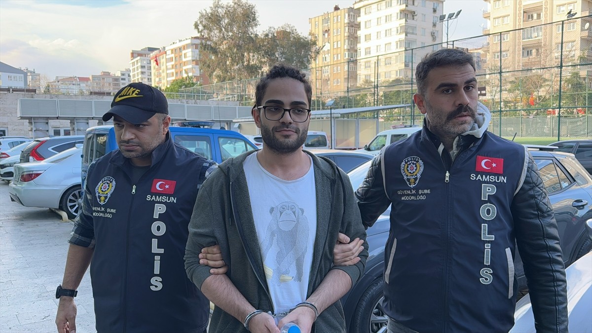 Samsun'da, Cumhurbaşkanı Recep Tayyip Erdoğan'a hakaret ettiği gerekçesiyle gözaltına alındıktan...