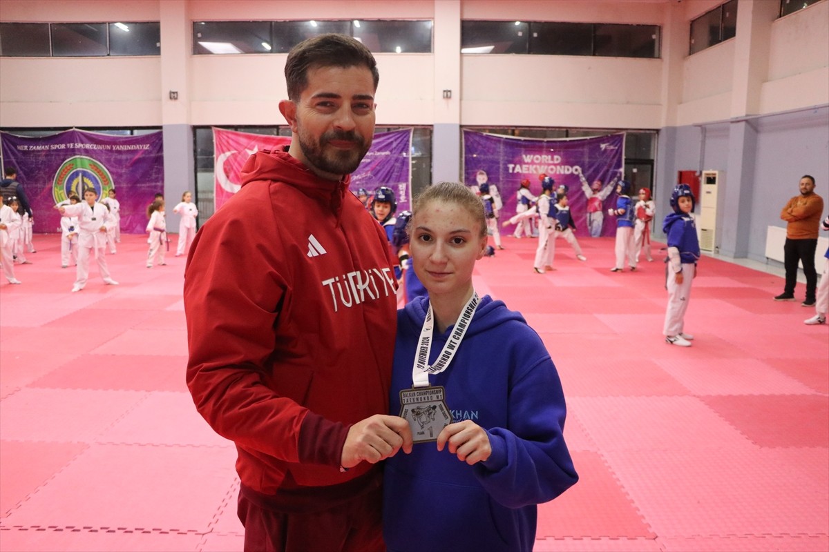 Tekirdağ'da ailesinin yönlendirmesiyle küçük yaşta başladığı tekvandoda iki kez Balkan şampiyonu...
