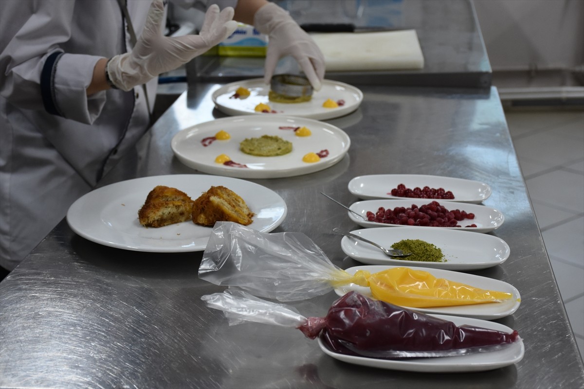 Trabzon Borsa İstanbul Kız Mesleki ve Teknik Anadolu Lisesi Yiyecek İçecek Hizmetleri Alanı...