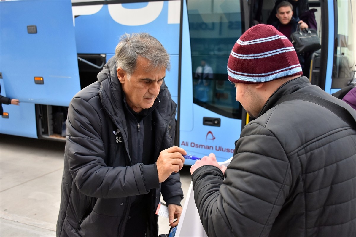 Trabzonspor, Trendyol Süper Lig'in 16. haftasında deplasmanda Galatasaray ile yapacağı maç için...