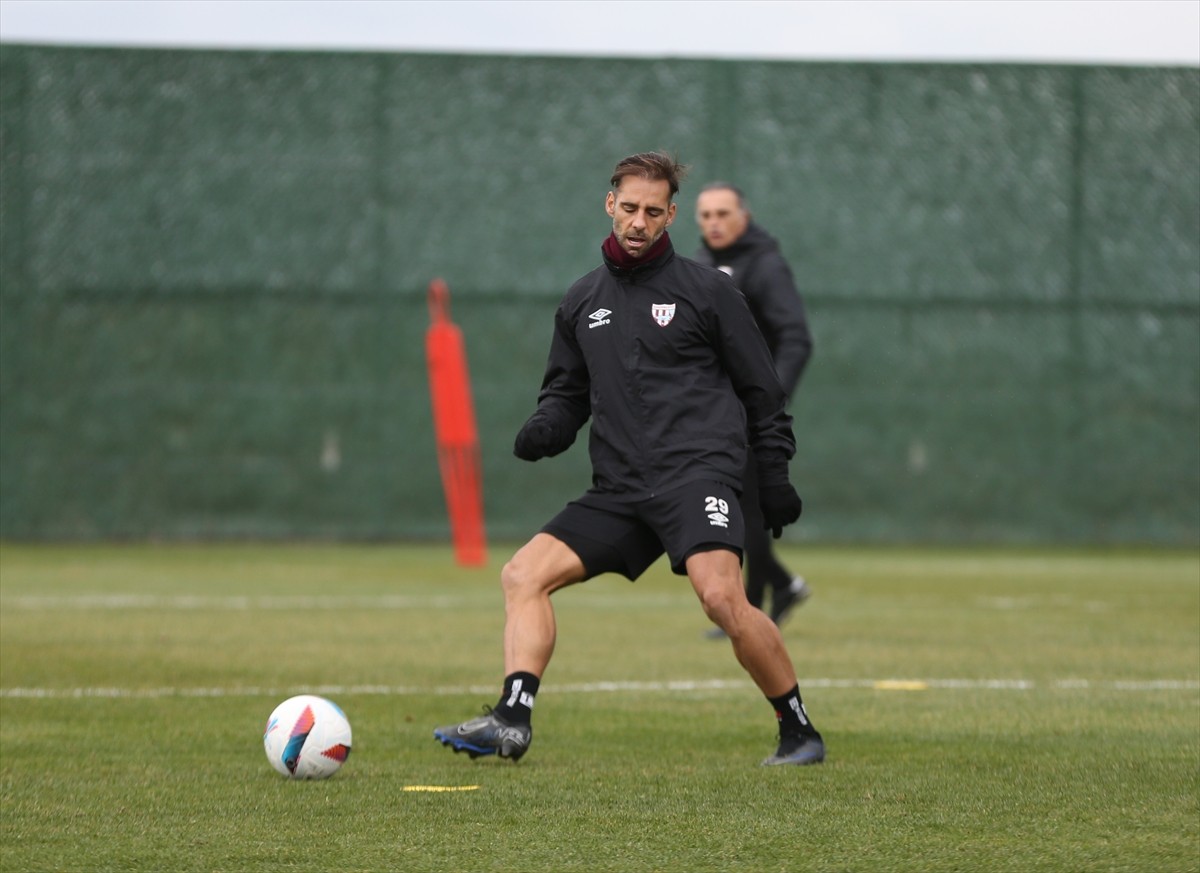 Trendyol 1. Lig'de 11 haftadır yenilmeyen Teksüt Bandırmaspor, 32 puanla liderlik koltuğuna...