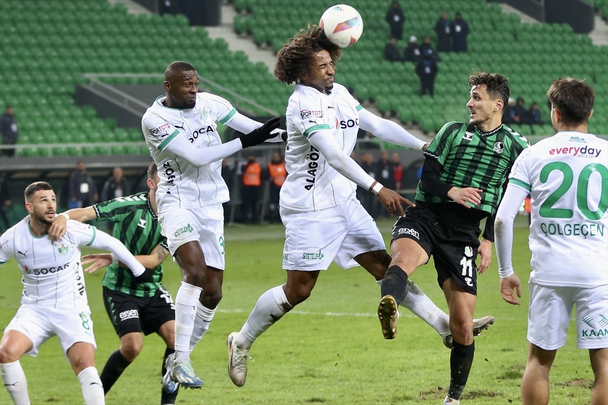 Trendyol 1. Lig'in 16. Haftasında Sakaryaspor ile Alagöz Holding Iğdır FK Yeni Sakarya Atatürk...