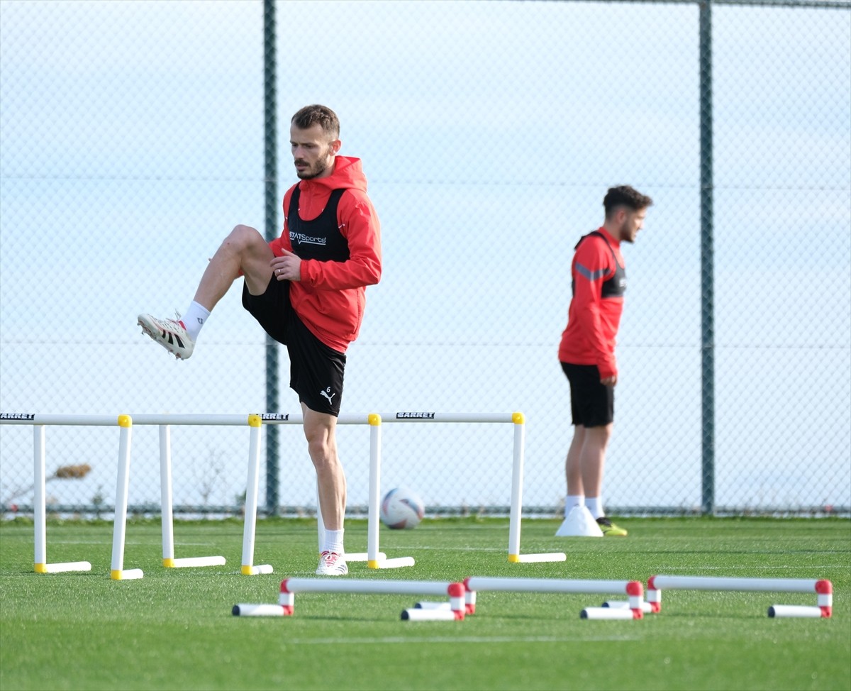 Trendyol Süper Lig'in 18. haftasında 5 Ocak Pazar günü Fenerbahçe'ye konuk olacak Atakaş...