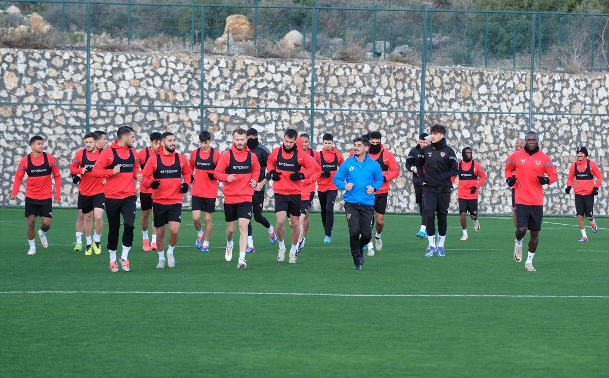 Trendyol Süper Lig'in 18. haftasında 5 Ocak Pazar günü Fenerbahçe'ye konuk olacak Atakaş...