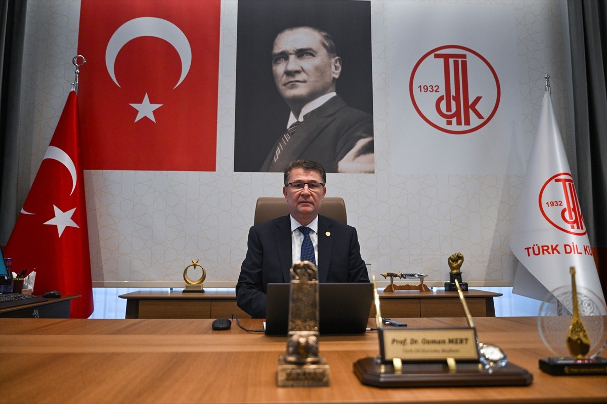 Türk Dil Kurumu (TDK), 2024 yılının kelimesini seçebilmek için kurumun internet sitesinden "2024...