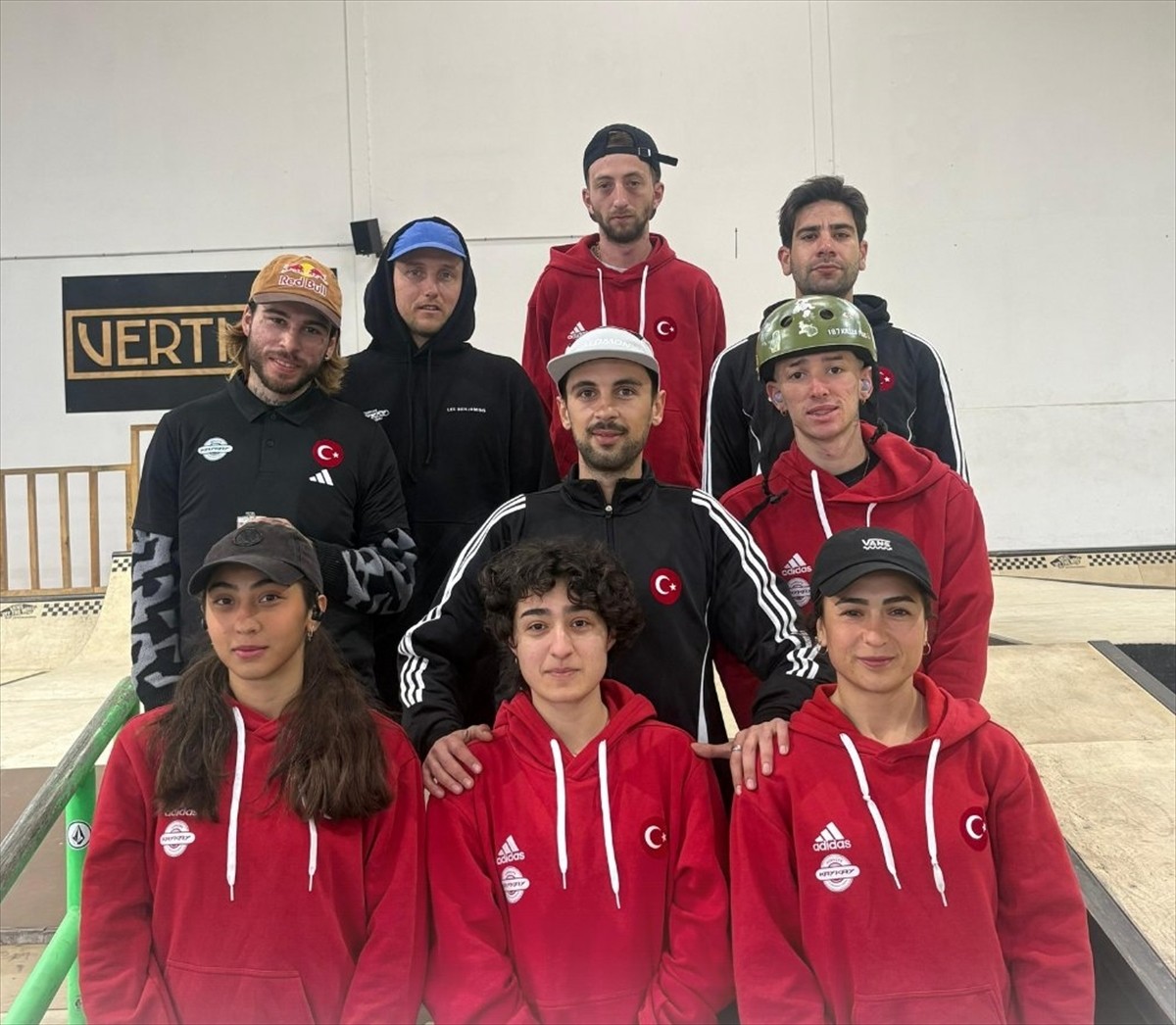 Türkiye Kaykay Milli Takımı, İspanya'da kampa girdi. Cadiz kentinde serbest stil (street) ve çanak...