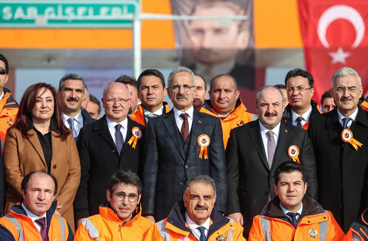 Ulaştırma ve Altyapı Bakanı Abdulkadir Uraloğlu, Bursa Teknoloji Organize Sanayi Bölgesi'nin...