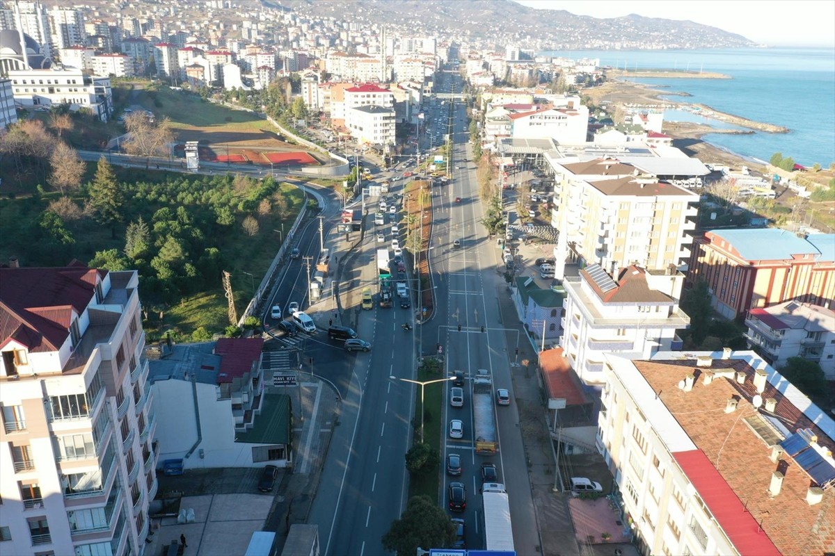 Ulaştırma ve Altyapı Bakanı Abdulkadir Uraloğlu, Trabzon Üniversitesi'nin bulunduğu bölgedeki...