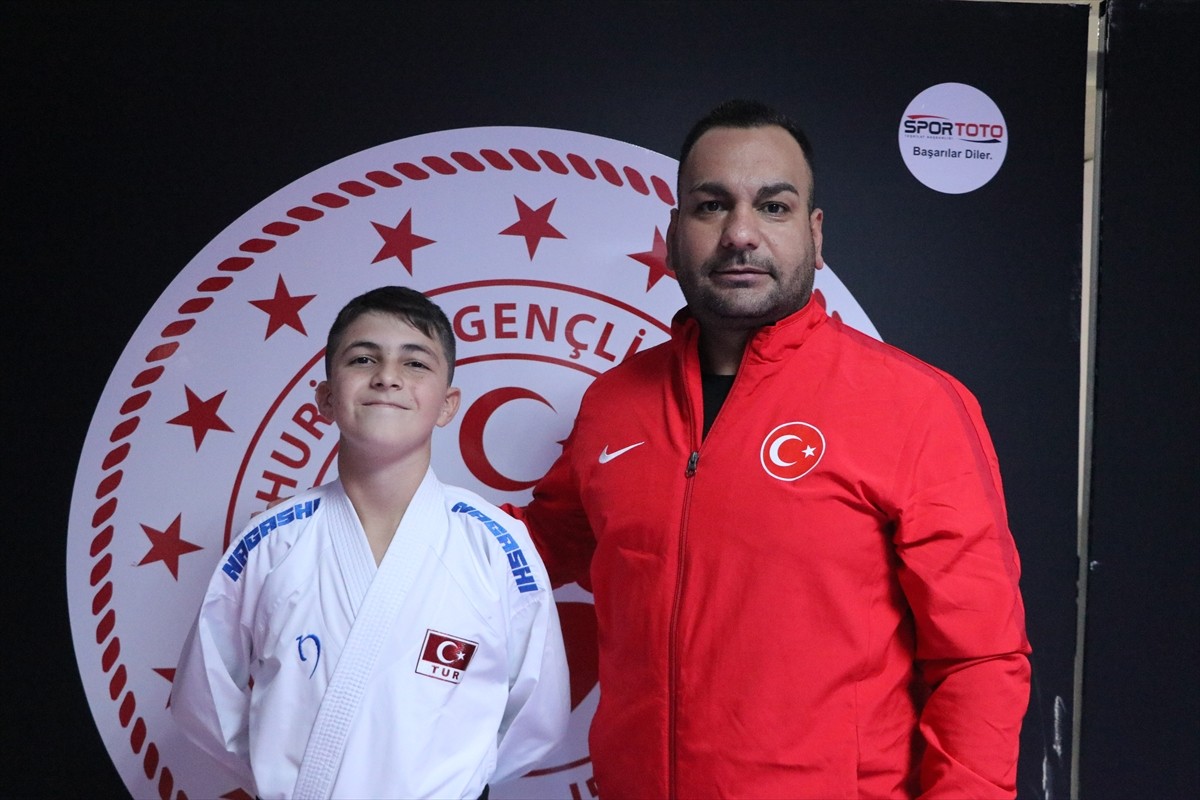 Uluslararası Boğaziçi Karate Şampiyonası'nda mücadele edecek 13 yaşındaki karateci Mehmet Taş, 4...