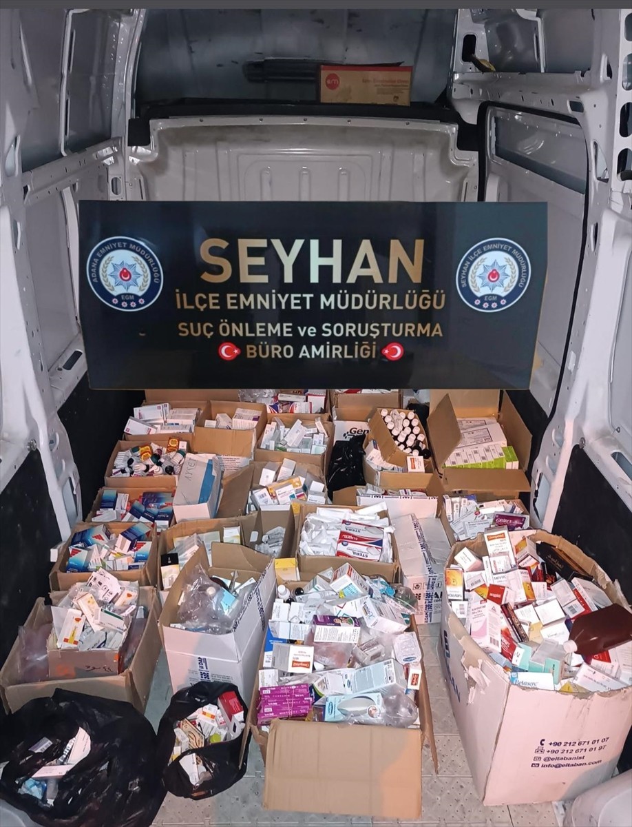 Adana'nın merkez Seyhan ilçesinde 1314 kutu ilaç ve hap ele geçirilen iş yerindeki şüpheli...