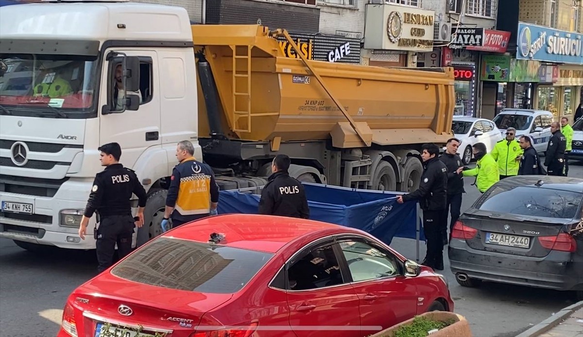 Bağcılar'da, hafriyat kamyonunun çarptığı kişi yaşamını yitirdi.