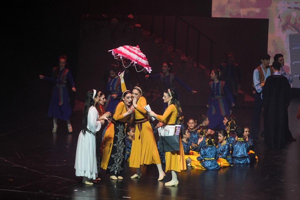 Bu sene 45. kuruluş yılını kutlayan Maral Müzik ve Dans Topluluğu'nun Kültür ve Turizm Bakanlığı...