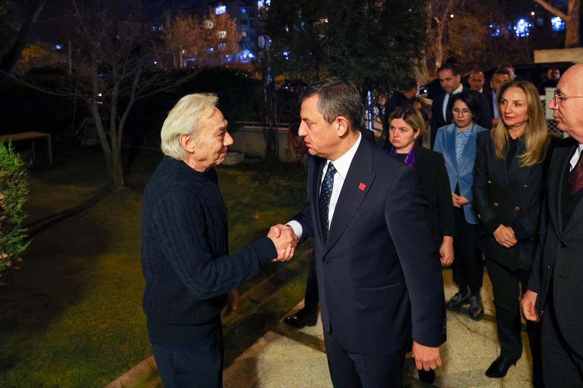 CHP Genel Başkanı Özgür Özel, Bolu Kartalkaya'daki otel yangınında çocuklarını ve torunlarını...